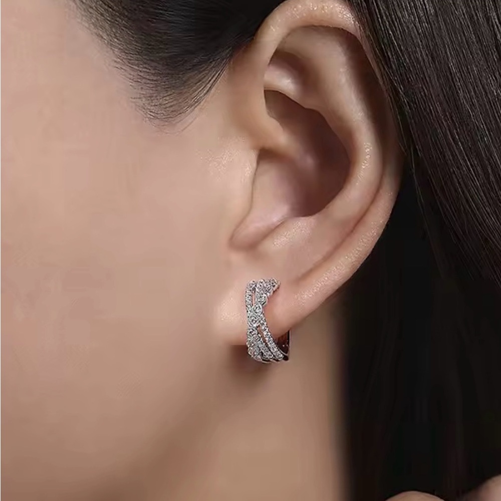 Fashionable 925 SterlinFashionable 925 Sterling Silver Zircon Small Hoop Earring